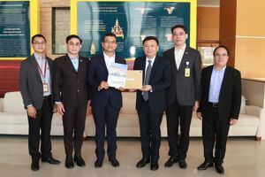 บริษัท ดีแทค ไตรเน็ต จำกัด เข้ารับเอกสารการประมูลคลื่นความถี่ย่าน 700 MHz 1800 MHz 2600 MHz และ 26 GHz