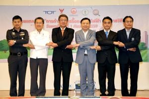 สำนักงาน กสทช. ร่วม 4 องค์กร เดินหน้านำสายสื่อสารลงดิน ดำเนินการหักเสาไฟฟ้าตามแผนเส้นทางแรก ตั้งแต่แยกตึกชัยถึงราชวิถี 15